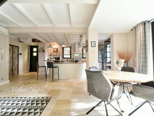 Maison à vendre 998 000 € 5 pièces 4 chambres 150 m² 2 000 m² de terrain Mouriès 13890