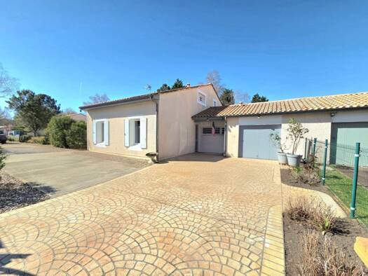 Maison à vendre 209 000 € 5 pièces 4 chambres 111 m² 831 m² de terrain Étauliers 33820