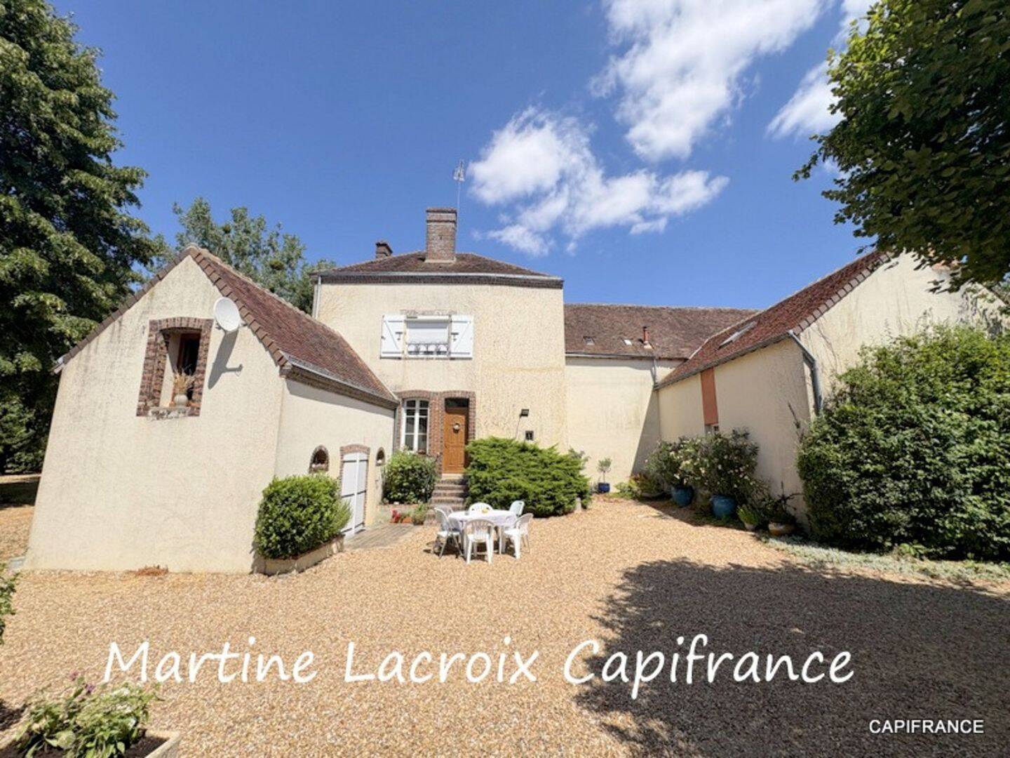 Maison 6 pièces 176 m² · à Courgenard · 176 m² · 240 000 €