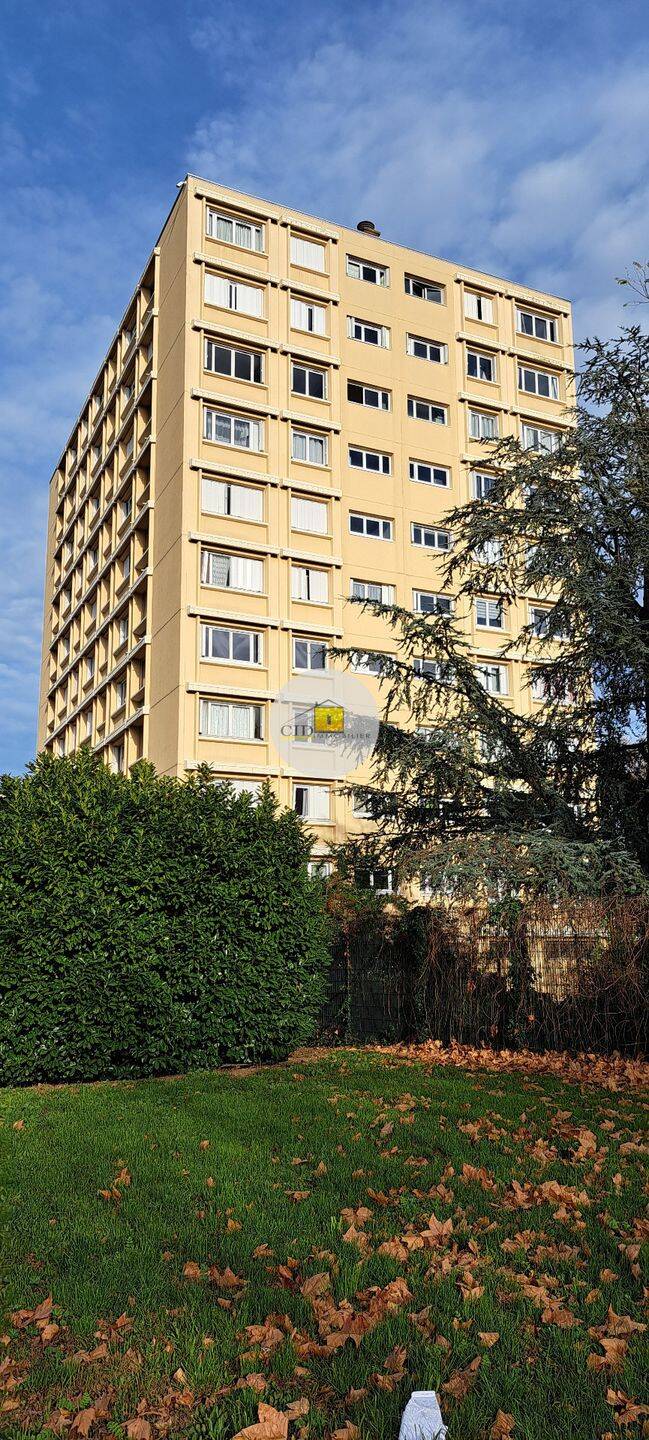 Appartement 2 pièces 50 m² · à Saint-Priest · 50 m² · 750 €/mois