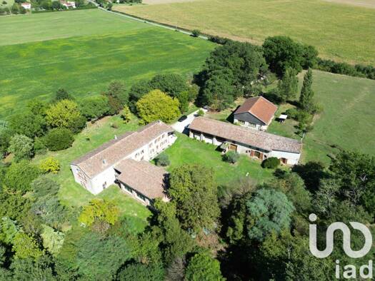 Demeure en viager 395 000 € 13 pièces 8 chambres 564 m² 34 798 m² de terrain Ouest Revel 31250