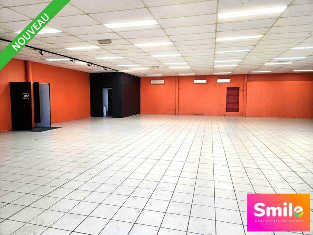 Local commercial à louer 3 000 € 378 m² de surface de vente Cassayet Narbonne 11100