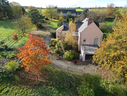 Maison à vendre 357 900 € 5 pièces 3 chambres 165 m² 7 570 m² de terrain Le Buret 53170