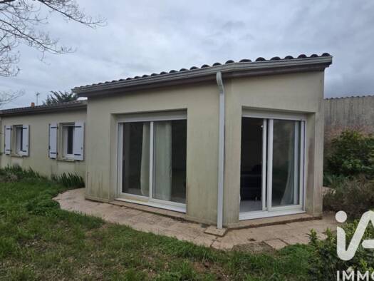 Maison de plain-pied à louer 917 € 5 pièces 3 chambres 101 m² 784 m² de terrain Nouaillé-Maupertuis 86340