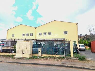 Entrepôt à louer 11 000 € 600 m² d'espace de stockage Koungou 97600