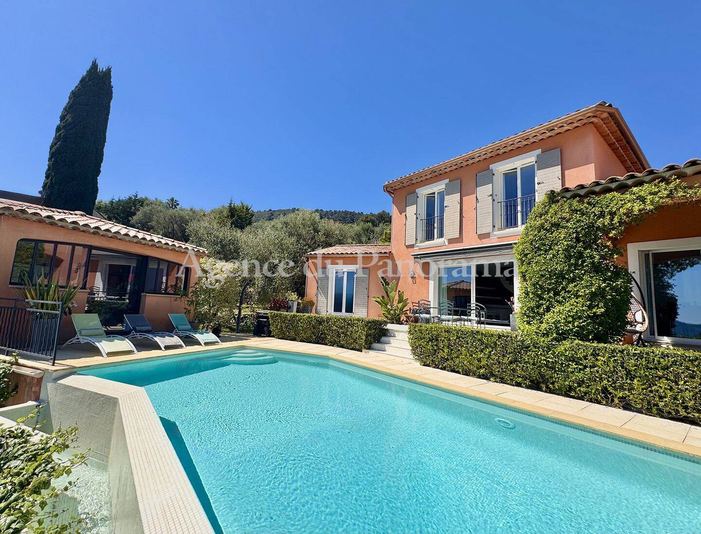 Maison 4 pièces 130 m² · à Le Tignet · 130 m² · 945 000 €