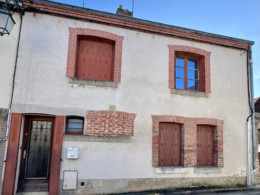 Maison à vendre 86 000 € 4 pièces 3 chambres 80 m² 80 m² de terrain Aubigny-sur-Nère 18700