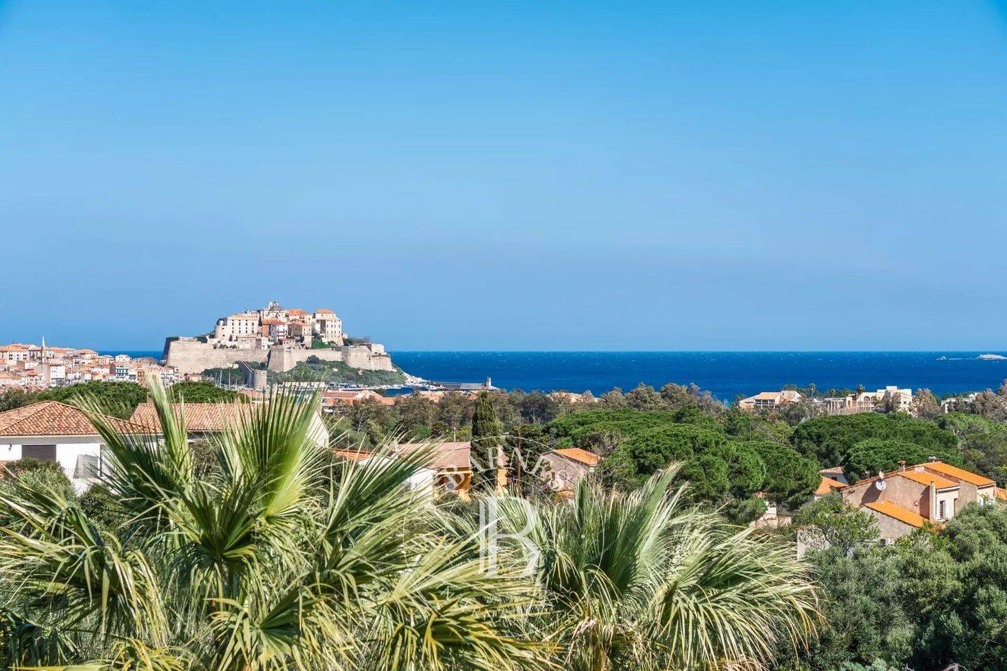 Maison 9 pièces 317 m² · à Calvi · 317 m² · 1 990 000 €