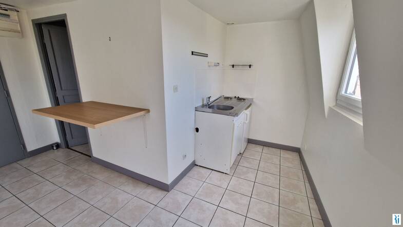 Duplex à louer 469 € 1 pièce 22 m² Sous le toit, Étage 3/3 Rouen 76000
