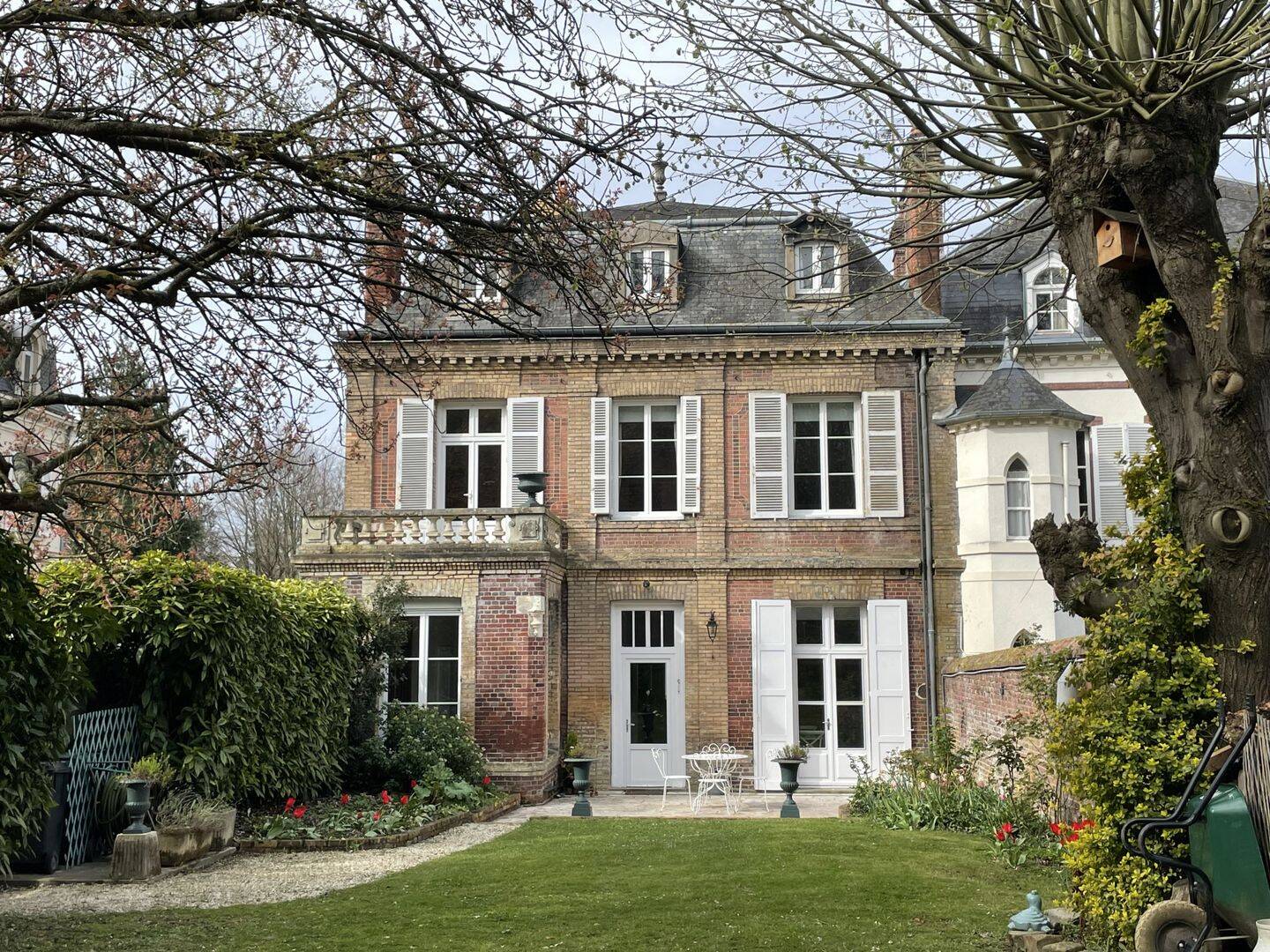 Maison 11 pièces 265 m² · à Lisieux · 265 m² · 630 000 €