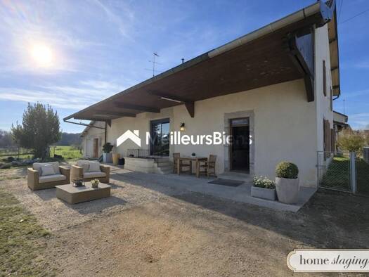 Pavillon à vendre 240 000 € 7 pièces 3 chambres 206 m² 6 650 m² de terrain Pleure 39120