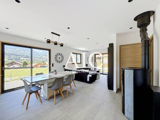 Maison à vendre 699 000 € 7 pièces 5 chambres 143 m² 752 m² de terrain Sallanches 74700