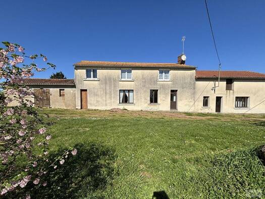 Maison à vendre 152 800 € 6 pièces 4 chambres 166 m² 10 440 m² de terrain Montreuil-Bellay 49260