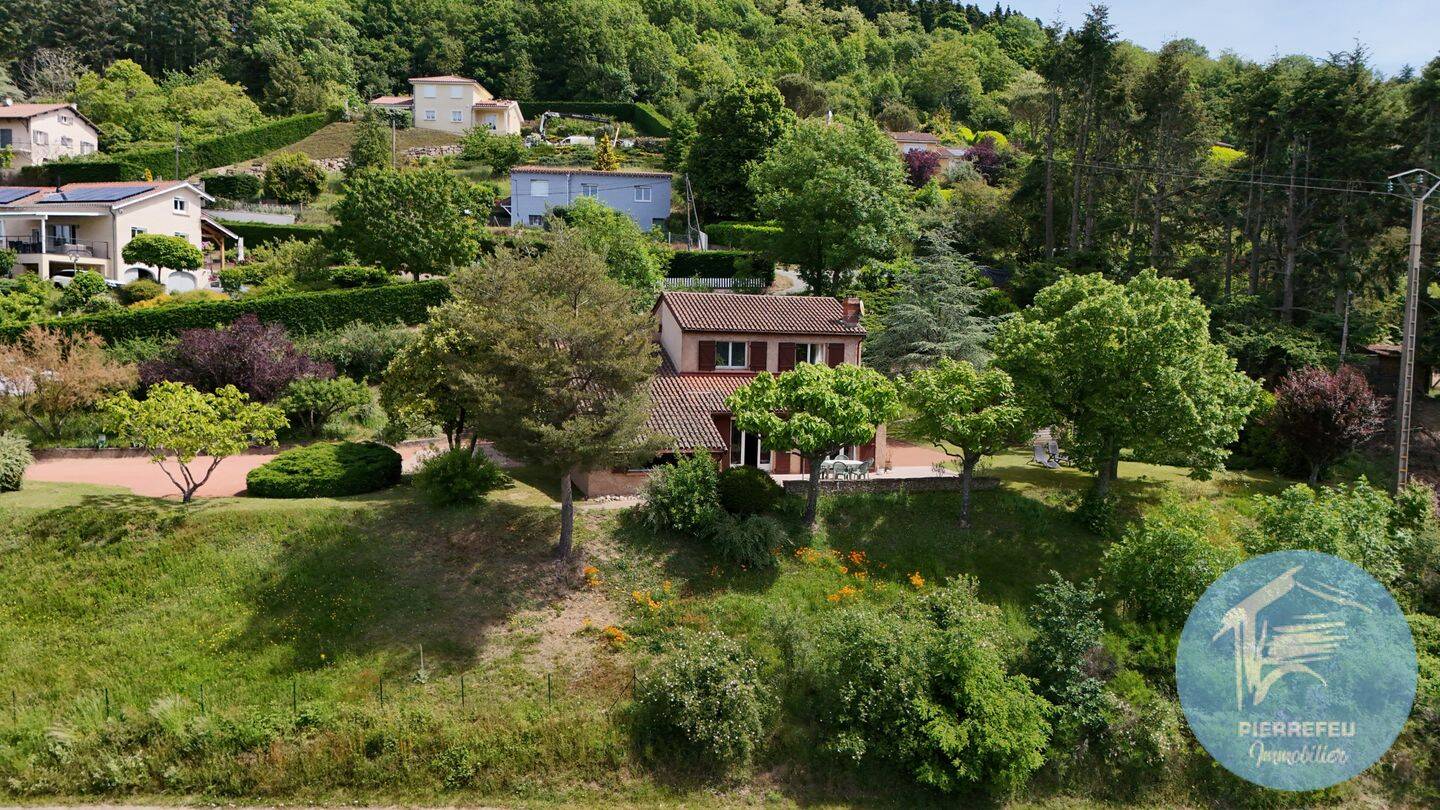 Maison 5 pièces 154 m² · à Vindry-sur-Turdine · 154 m² · 330 000 €