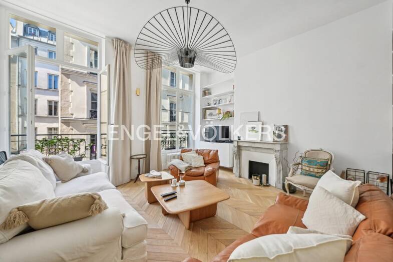 Appartement à louer 4 200 € 2 pièces 1 chambre 67 m² Sous le toit, Étage 2/2 Sentier-Bonne Nouvelle Paris 2ème 75002