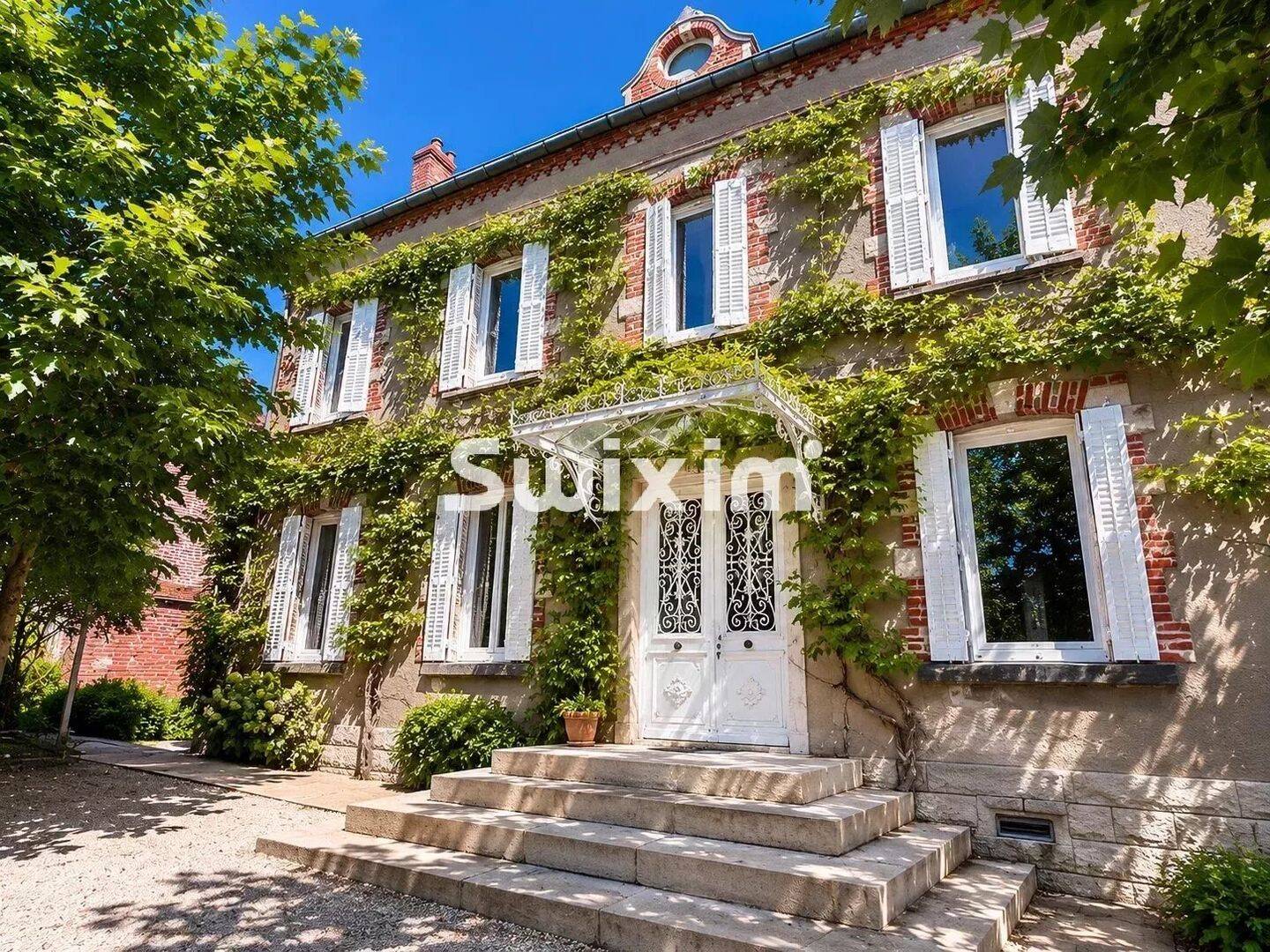 Maison 10 pièces 298 m² · à Saint-Germain-du-Bois · 298,4 m² · 516 000 €