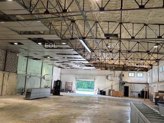 Local d'activités à louer 8 283 € 1 420 m² d'espace de stockage Bazainville 78550