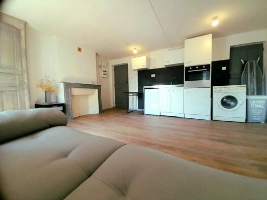 Appartement à louer 580 € 2 pièces 1 chambre 40 m² Étage 2/2 Cousance 39190