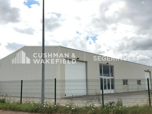 Local d'activités à louer 1 500 € 300 m² d'espace de stockage Varennes-le-Grand 71240