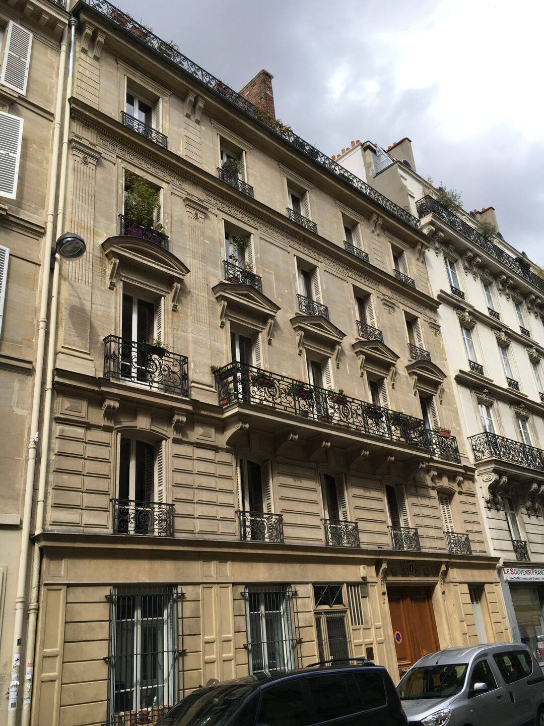 Appartement 7 pièces 152 m² · à Paris 8ème Arrondissement · 151,6 m² · 4 235 €/mois