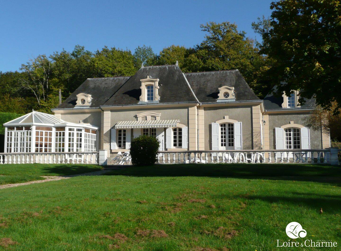 Maison 12 pièces 250 m² · à Cour-Cheverny · 250 m² · 587 000 €