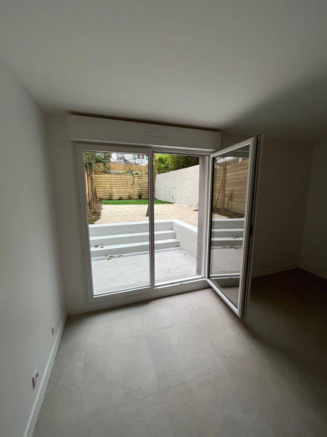 Maison 3 pièces 65 m² · à Suresnes · 65,3 m² · 2 200 €