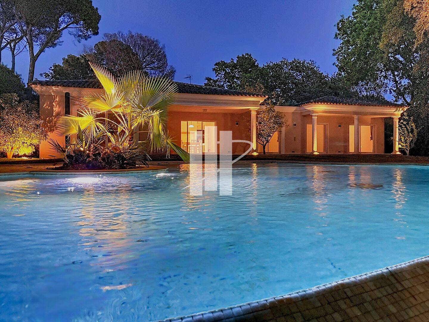 Maison 7 pièces 230 m² · à Saint-Raphaël · 230 m² · 1 360 000 €