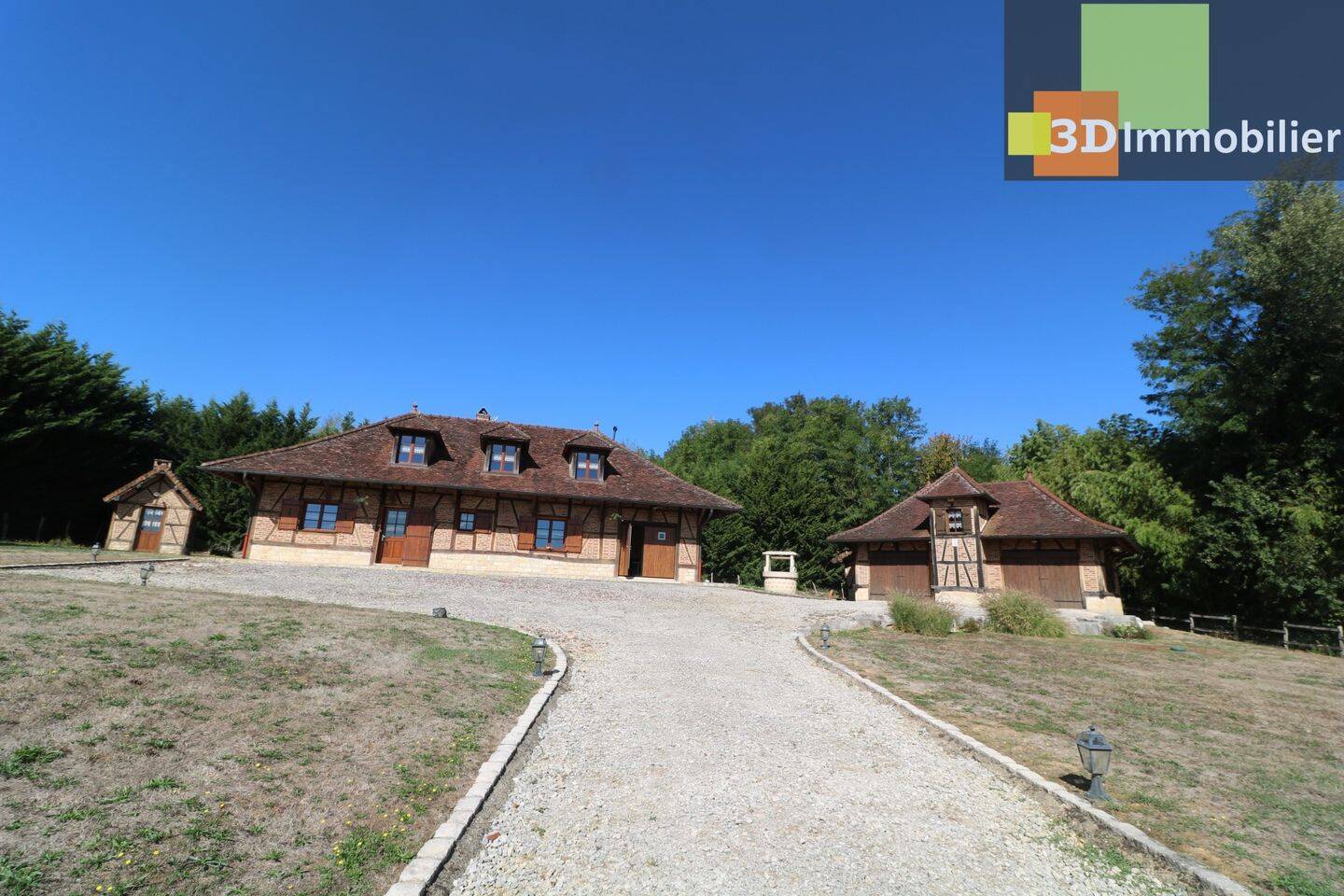 Maison 8 pièces · à Bletterans · 530 000 €