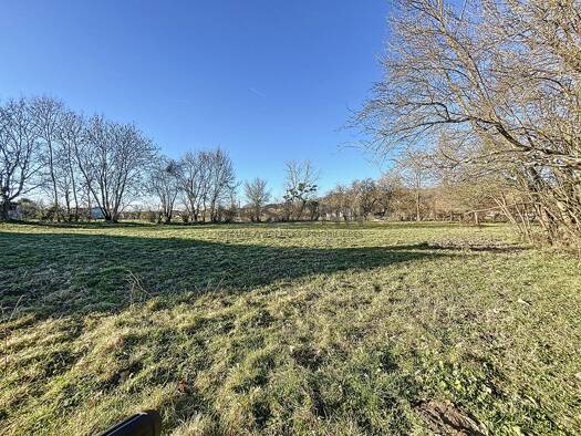 Terrain constructible à vendre 37 800 € 2 052 m² de terrain Beauchalot 31360