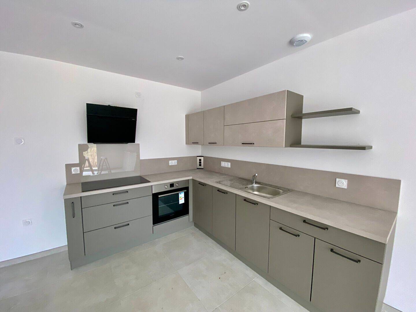 Maison 4 pièces 94 m² · à Le Fenouiller · 94 m² · 990 €