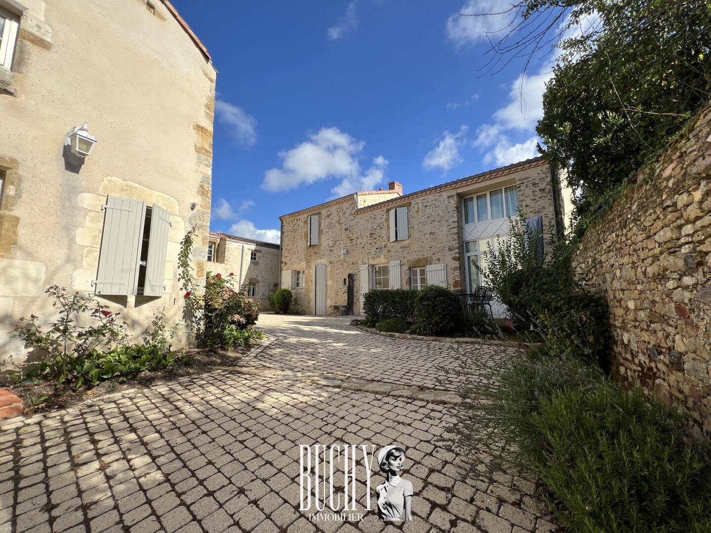 Maison 9 pièces 318 m² · à Talmont-Saint-Hilaire · 318 m² · 995 000 €