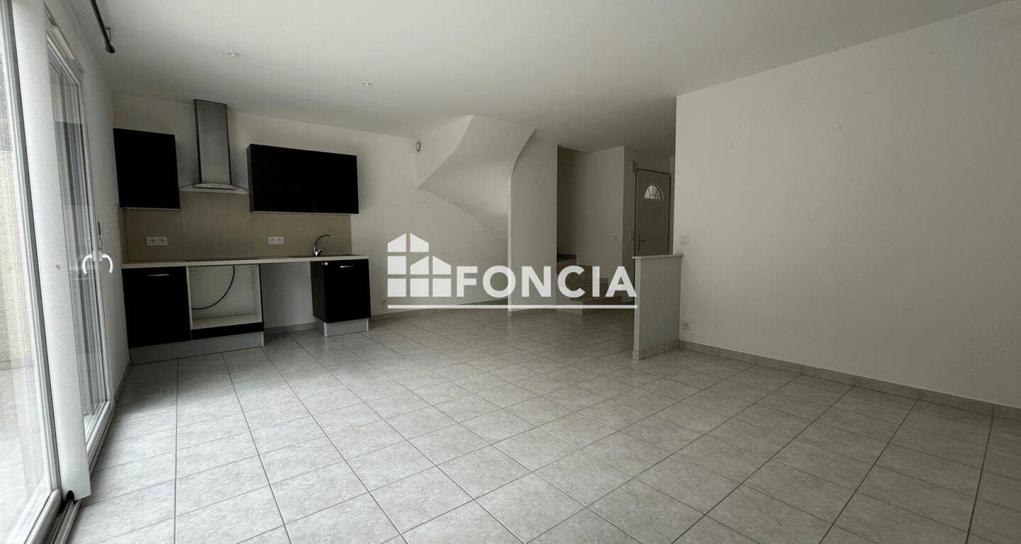 Maison 4 pièces 77 m² · à Bollène · 77 m² · 900 €/mois