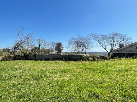 Terrain constructible à vendre 23 500 € 1 586 m² de terrain Brassempouy 40330