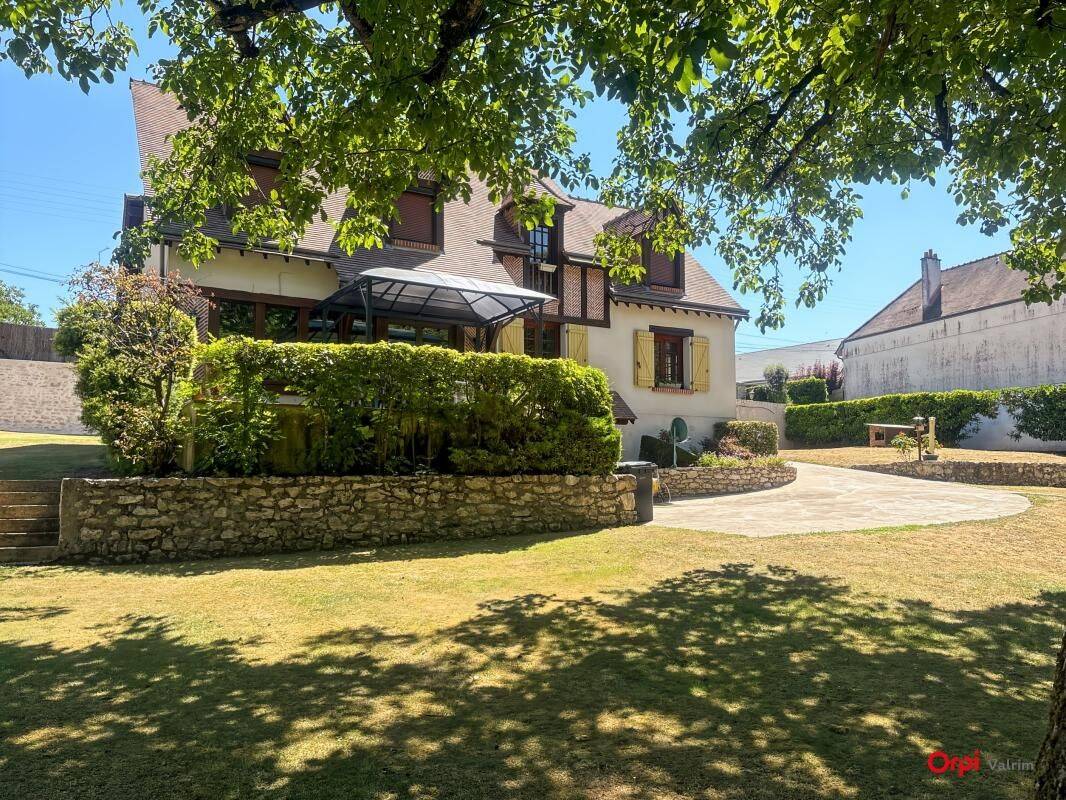 Maison 6 pièces 181 m² · à Tavers · 181 m² · 412 000 €