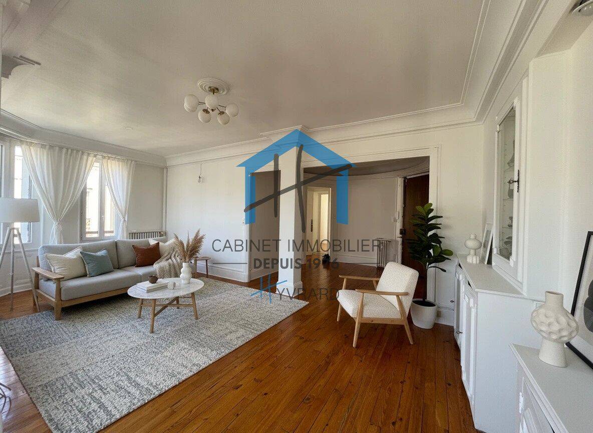 Appartement 4 pièces 82 m² · à Saint-Étienne · 82 m² · 890 €