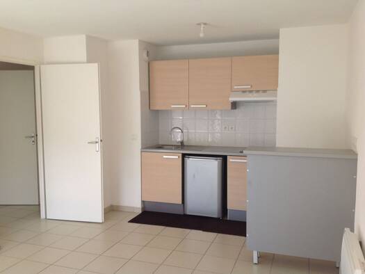 Appartement à louer 835 € 2 pièces 1 chambre 47 m² Étage 1/5 Mantes-la-Ville 78711