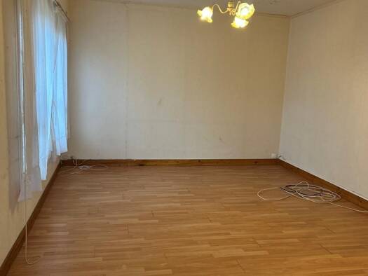 Appartement à vendre 169 800 € 3 pièces 2 chambres 66 m² RDC Poissy 78300