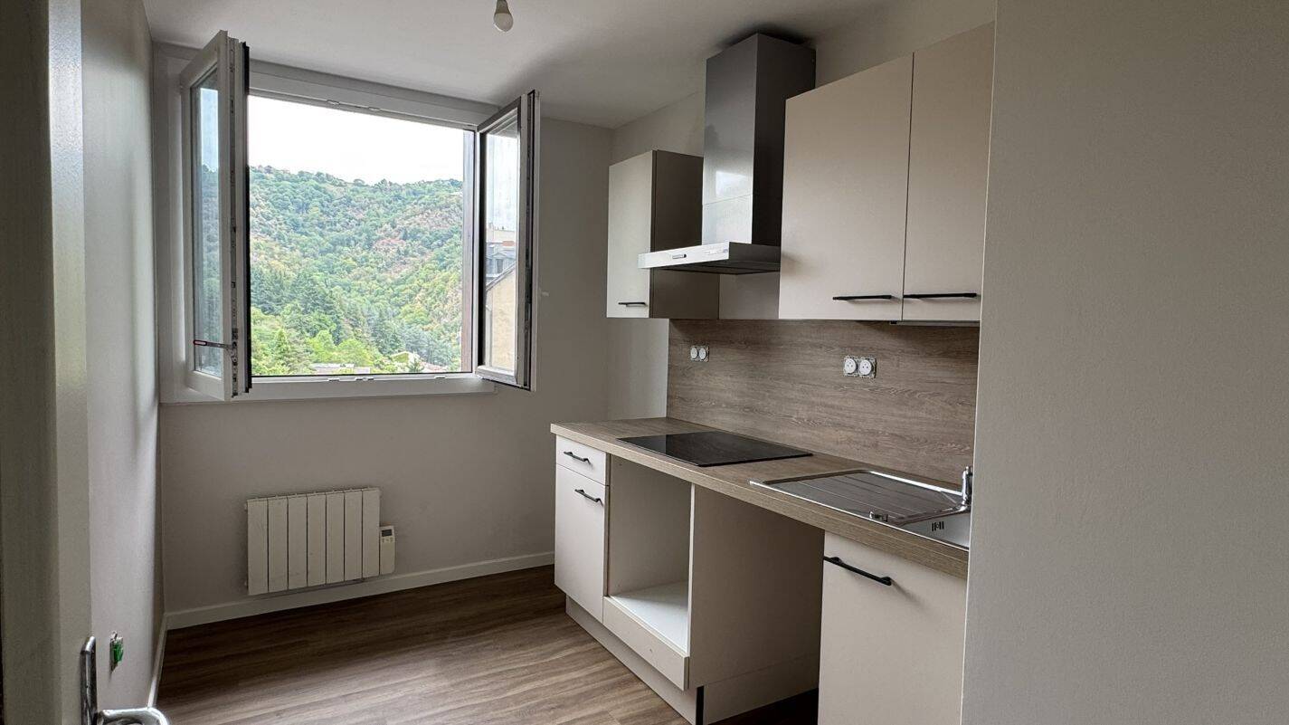Appartement 4 pièces 90 m² · à Thiers · 89,8 m² · 650 €