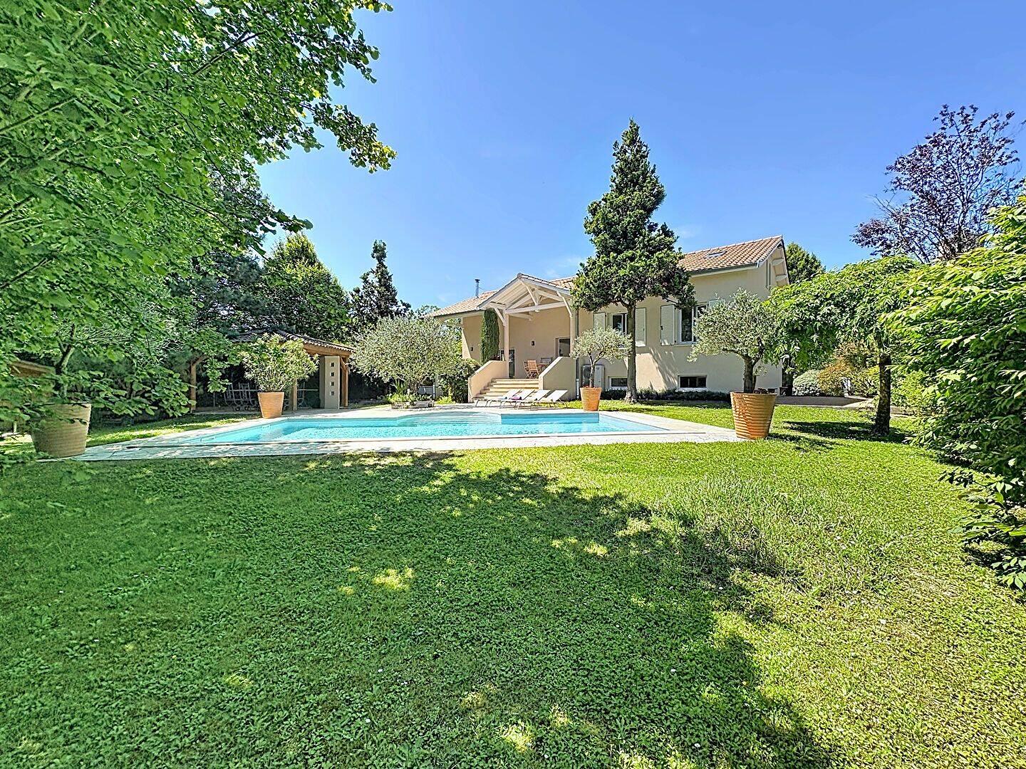 Maison 6 pièces 235 m² · à Ambérieux-en-Dombes · 235 m² · 542 000 €