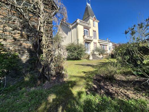 Maison à vendre 262 000 € 13 pièces 7 chambres 320,6 m² 2 061 m² de terrain Candé 49440