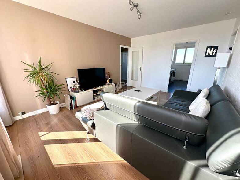 Appartement à vendre 240 000 € 5 pièces 4 chambres 80 m² Sous le toit, Étage 4/4 Foch Poissy 78300