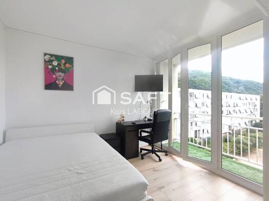 Appartement à louer 490 € 5 pièces 4 chambres 77 m² Étage 4/4 Le Village Saint-Martin-d'Hères 38400