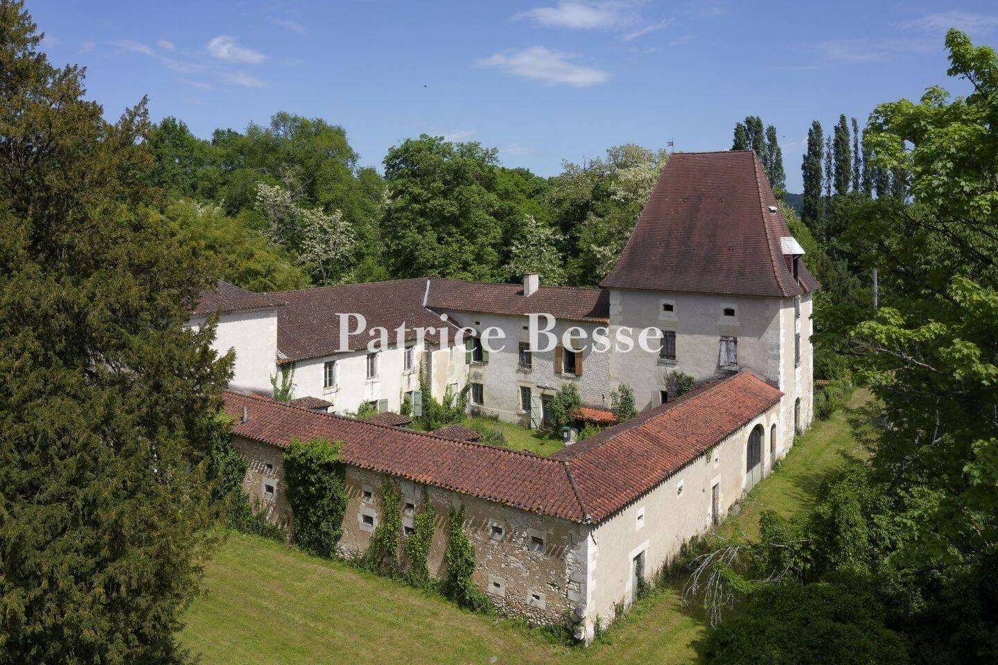 Maison 17 pièces 633 m² · à Saint-Astier · 633 m² · 395 000 €