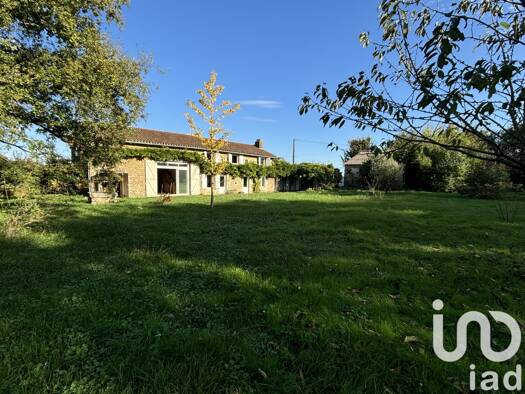 Maison à vendre 248 950 € 6 pièces 3 chambres 240 m² 3 500 m² de terrain Marnay 86160