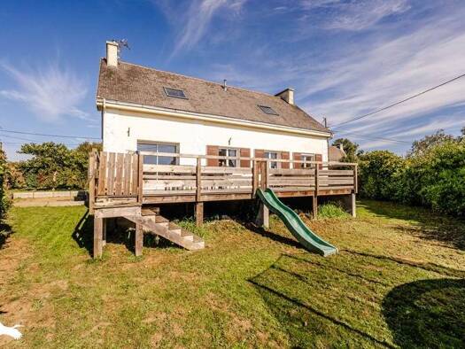 Maison de plain-pied à vendre 262 400 € 4 pièces 2 chambres 100 m² 930 m² de terrain Poullan-sur-Mer 29100