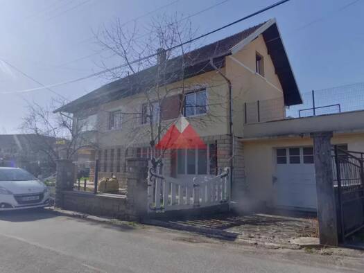 Maison à vendre 250 000 € 9 pièces 5 chambres 228 m² 572 m² de terrain Valentenouze Champagnole 39300