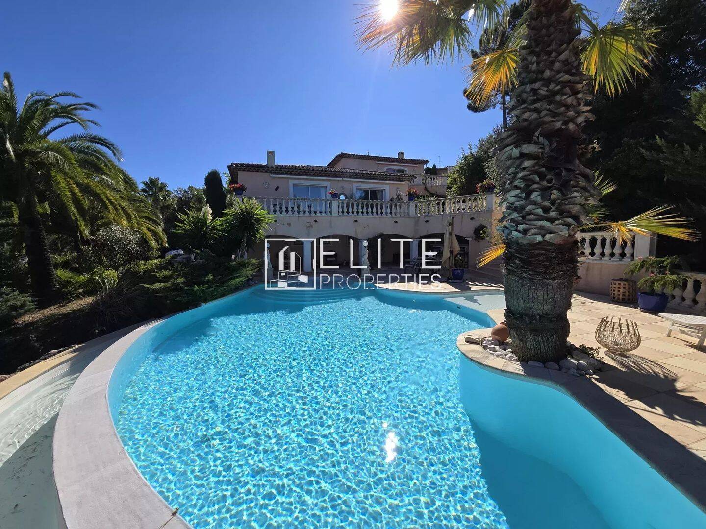 Maison 5 pièces 205 m² · à Les Adrets-de-l'Estérel · 205 m² · 789 000 €