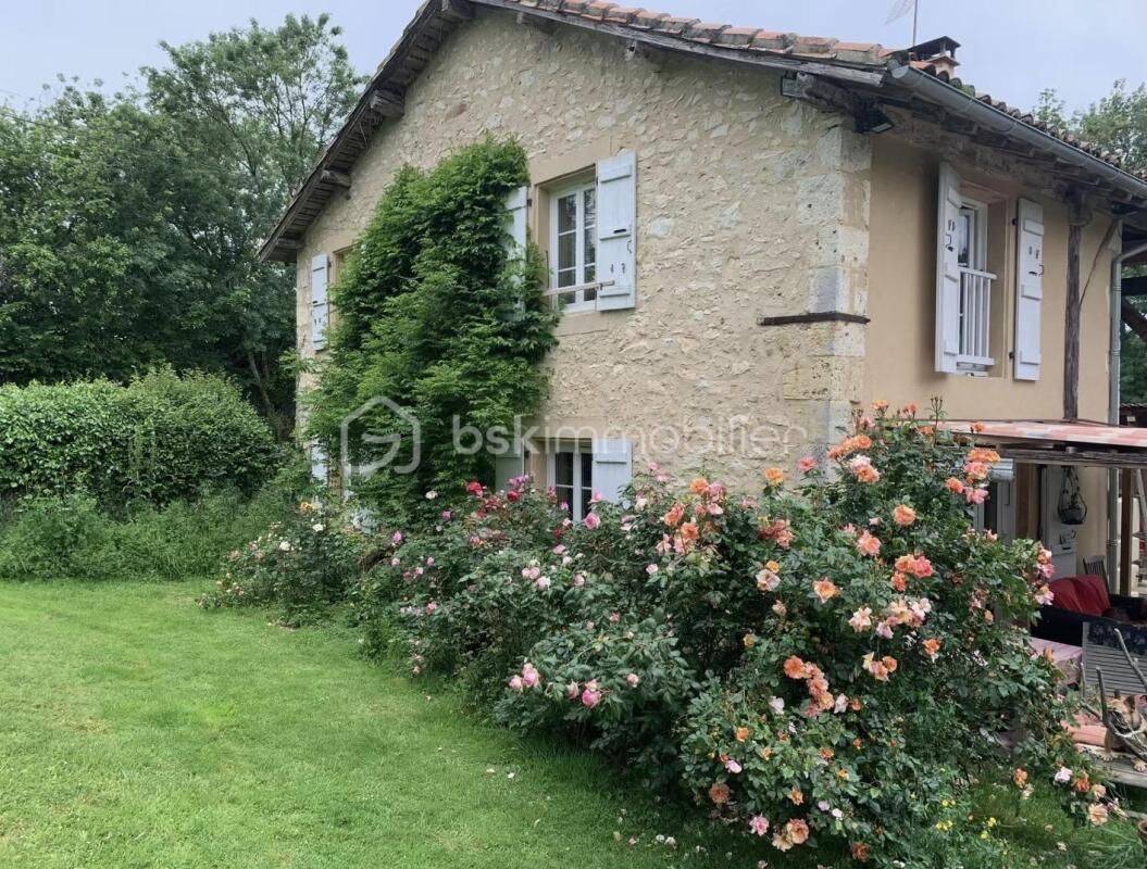 Petit hameau verdoyant : 3 maisons de charme dans un écrin de ve