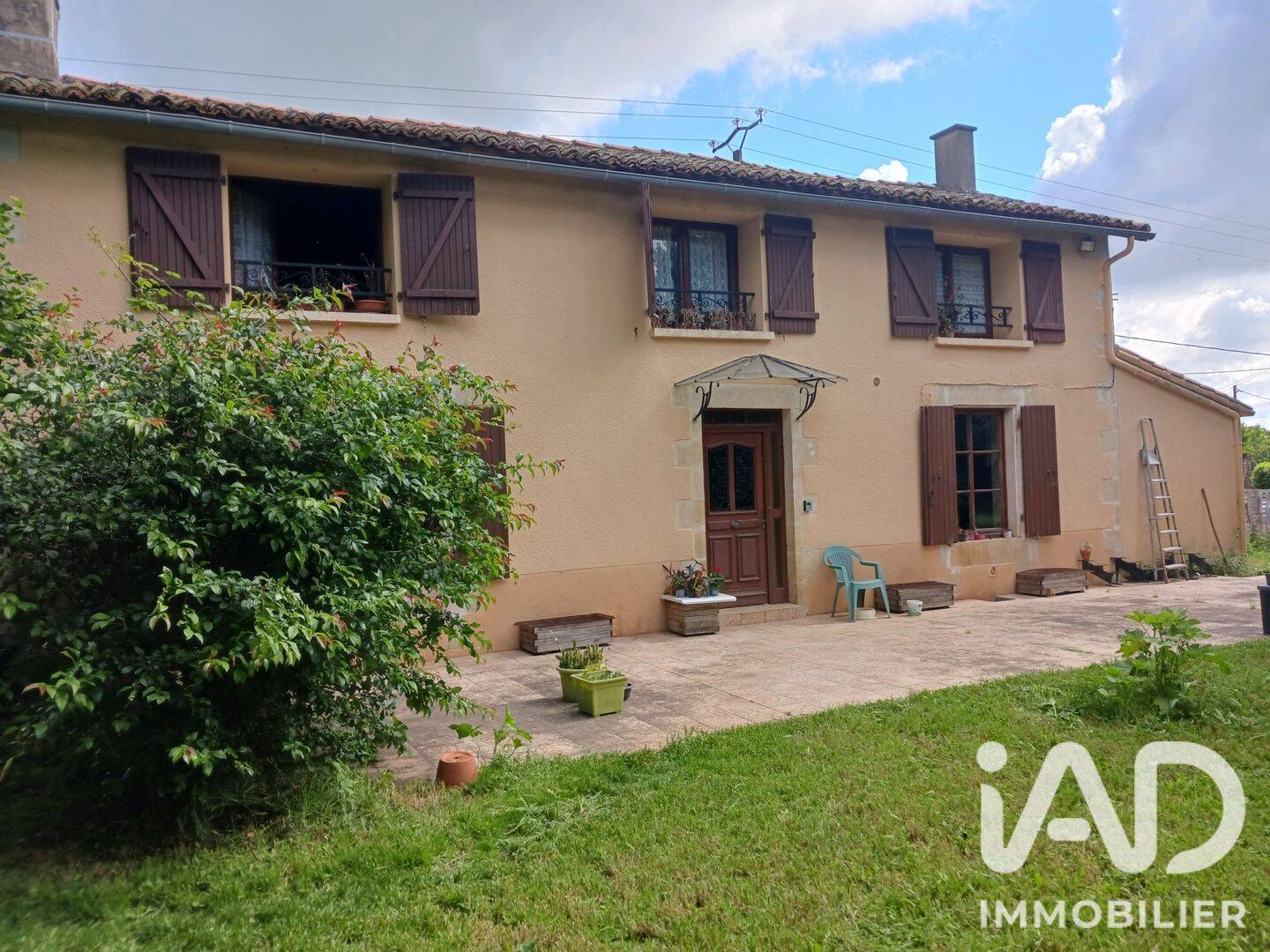 Maison 5 pièces 121 m² · à Champagné-Saint-Hilaire · 121 m² · 100 000 €