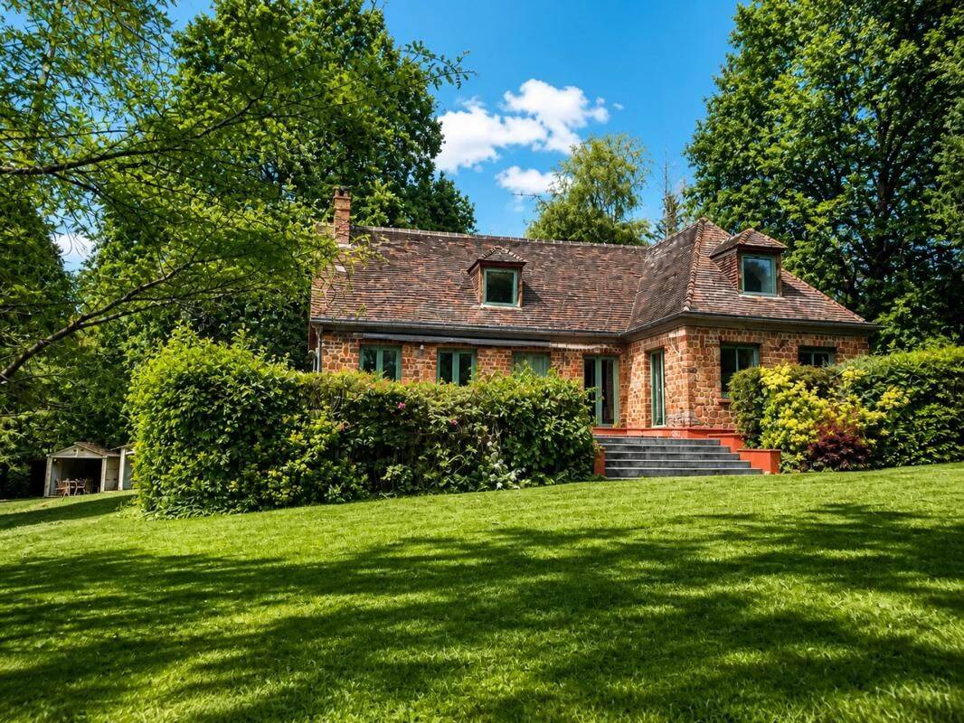 Maison 9 pièces 216 m² · à Bernay · 216 m² · 675 000 €
